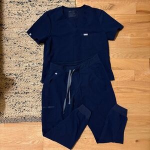 Figs scrub set in Navy
